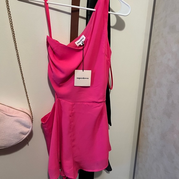Superdown Aimey one shoulder hot pink romper NWT - Picture 7 of 11